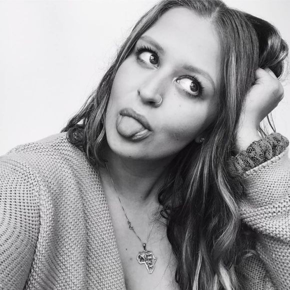 Meet your Posher, Caitlin - Picture 1 of 1